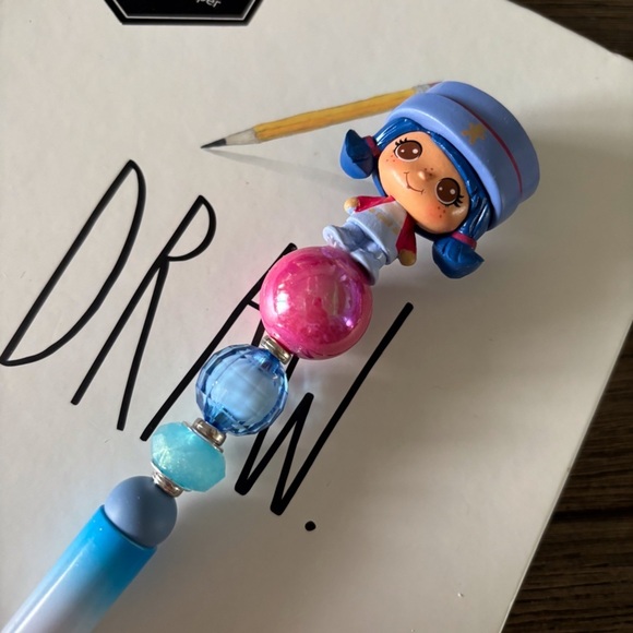 Strawberry Shortcake: Blueberry Muffin handmade beaded pen - Picture 1 of 3